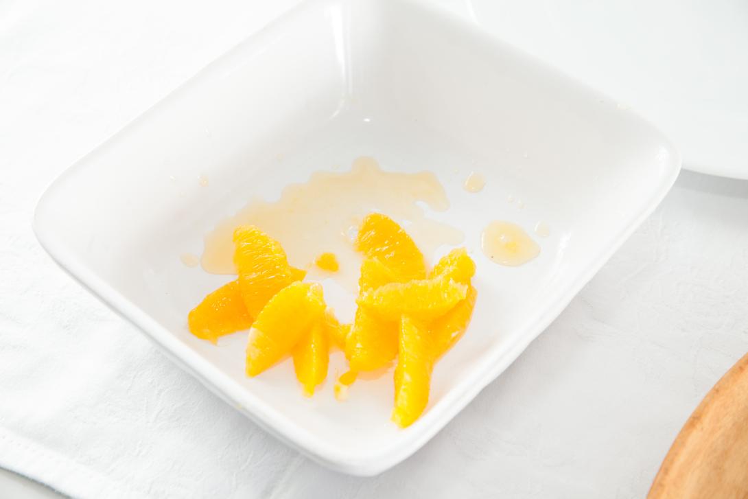 Orangen filetieren: Saft auffangen ©CC3.0 Sachsenschmaus